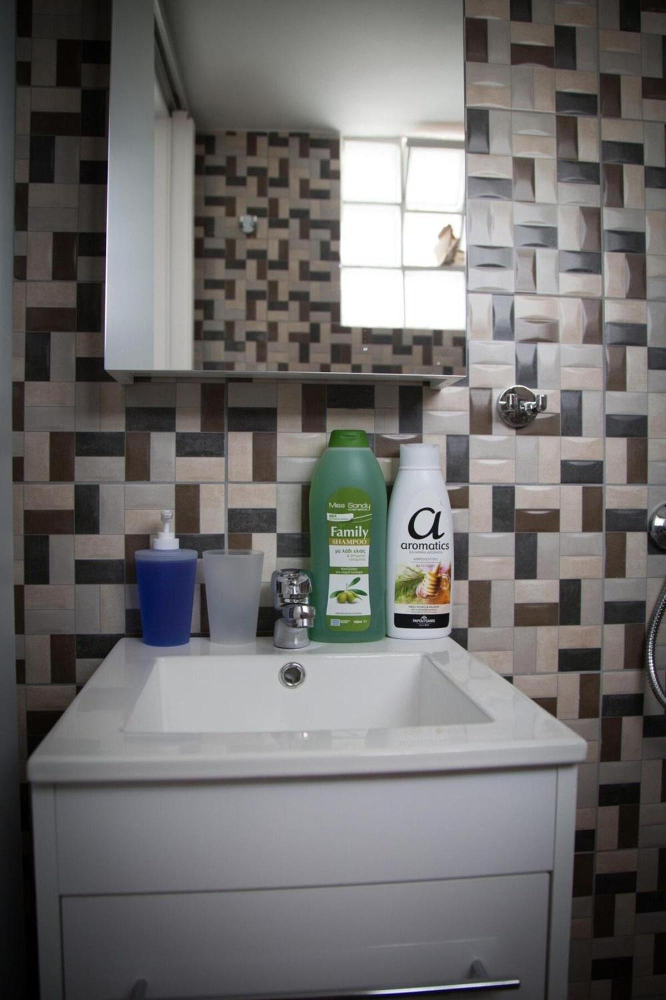 Aimou Studio'S Apartment'S Piraeus Ngoại thất bức ảnh