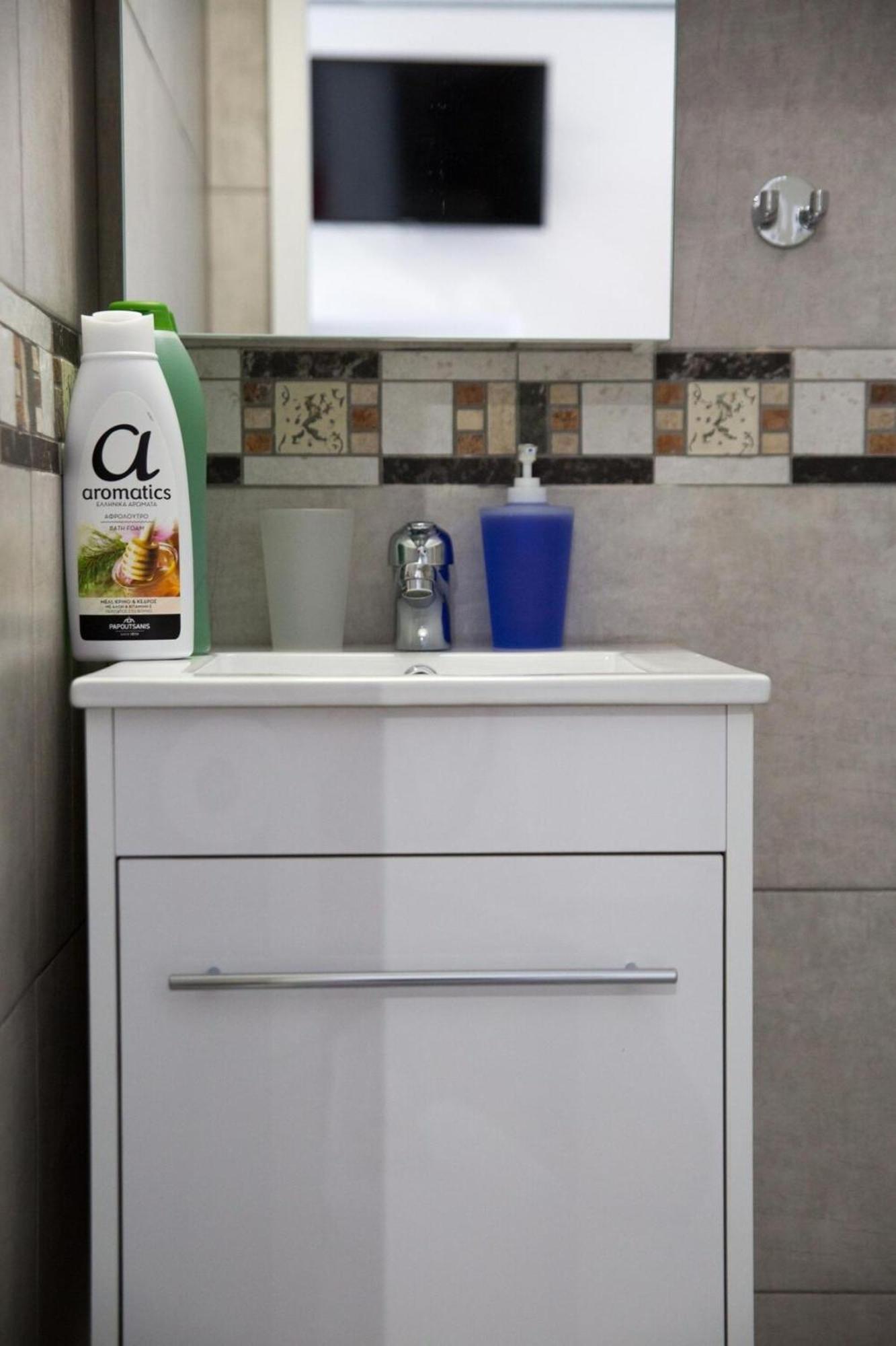 Aimou Studio'S Apartment'S Piraeus Ngoại thất bức ảnh